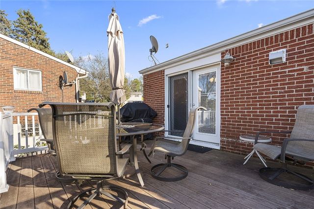 111 Knoll Dr, Penn Hills, PA 15147