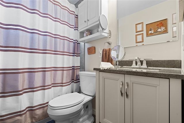 111 Knoll Dr, Penn Hills, PA 15147