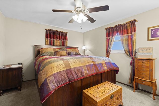 111 Knoll Dr, Penn Hills, PA 15147