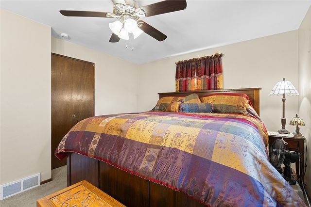 111 Knoll Dr, Penn Hills, PA 15147