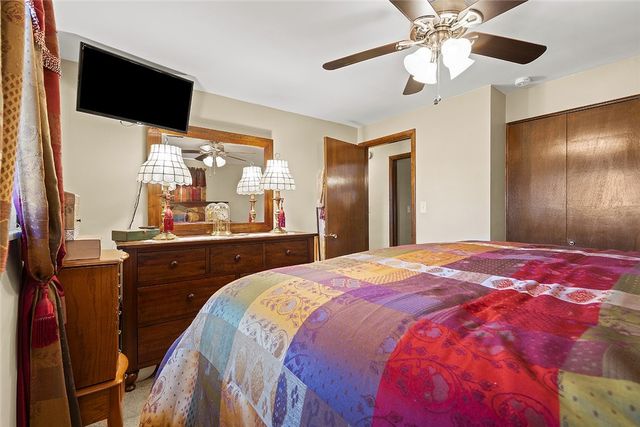 111 Knoll Dr, Penn Hills, PA 15147