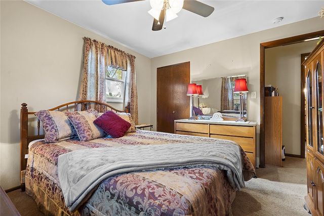 111 Knoll Dr, Penn Hills, PA 15147