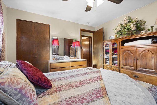 111 Knoll Dr, Penn Hills, PA 15147