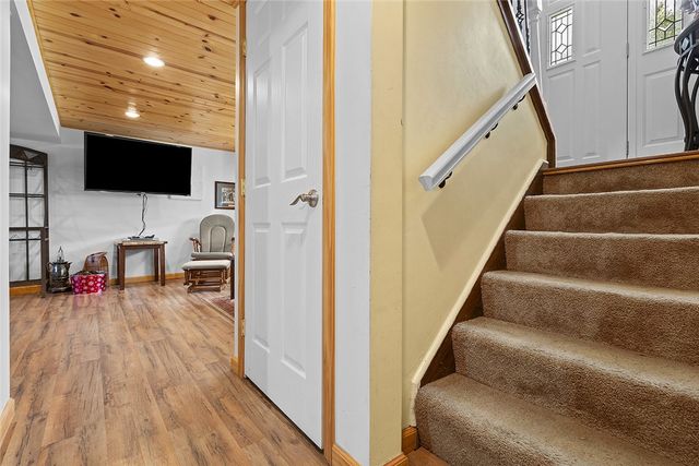 111 Knoll Dr, Penn Hills, PA 15147