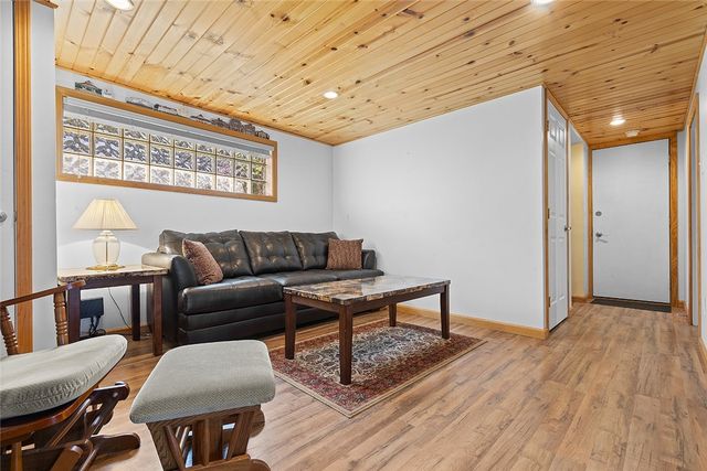 111 Knoll Dr, Penn Hills, PA 15147