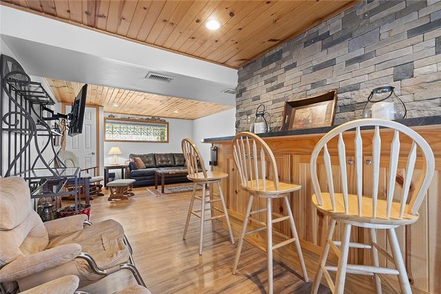 111 Knoll Dr, Penn Hills, PA 15147