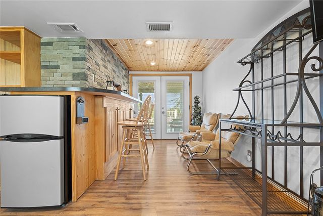 111 Knoll Dr, Penn Hills, PA 15147