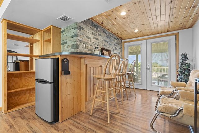 111 Knoll Dr, Penn Hills, PA 15147