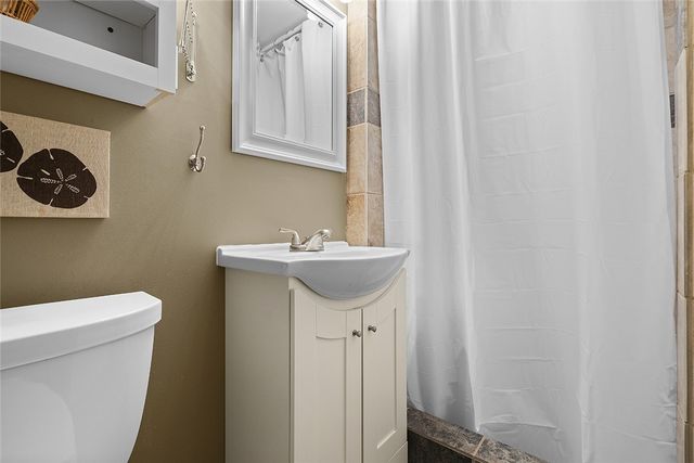 111 Knoll Dr, Penn Hills, PA 15147