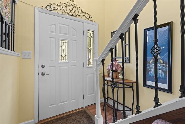 111 Knoll Dr, Penn Hills, PA 15147