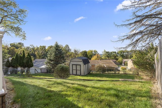 111 Knoll Dr, Penn Hills, PA 15147