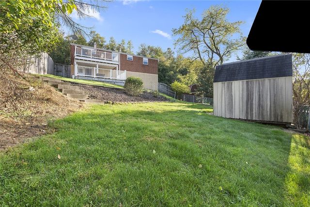 111 Knoll Dr, Penn Hills, PA 15147