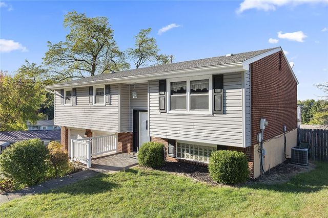 111 Knoll Dr, Penn Hills, PA 15147