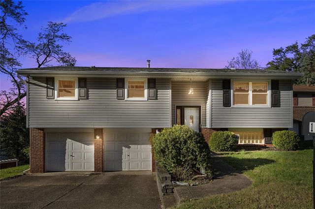 111 Knoll Dr, Penn Hills, PA 15147