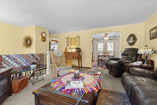 111 Knoll Dr, Penn Hills, PA 15147