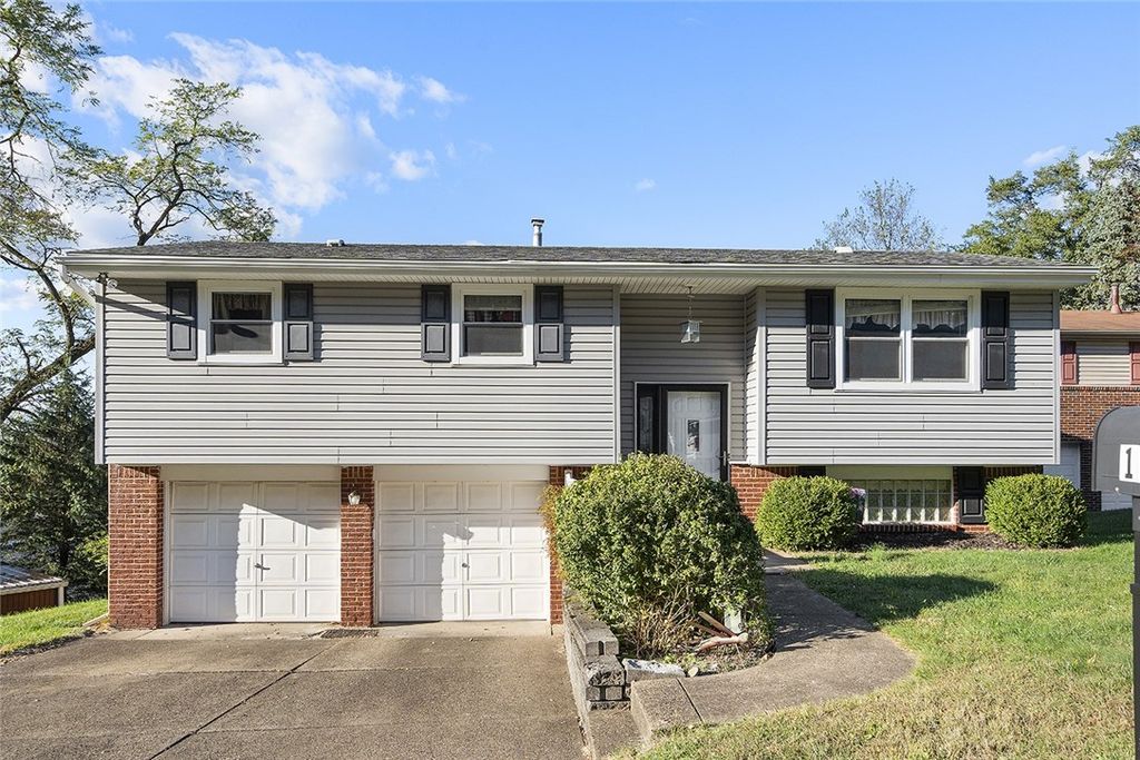 111 Knoll Dr, Penn Hills, PA 15147