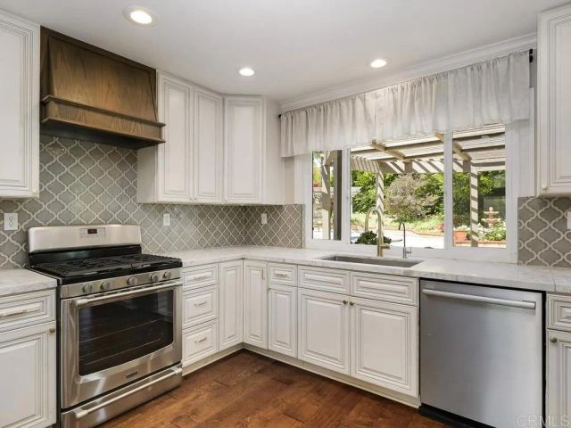677 Garwood Court, Riverside, CA 92506