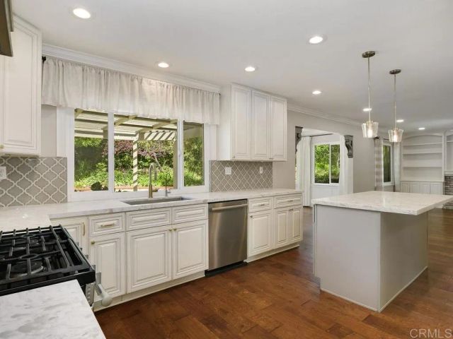677 Garwood Court, Riverside, CA 92506
