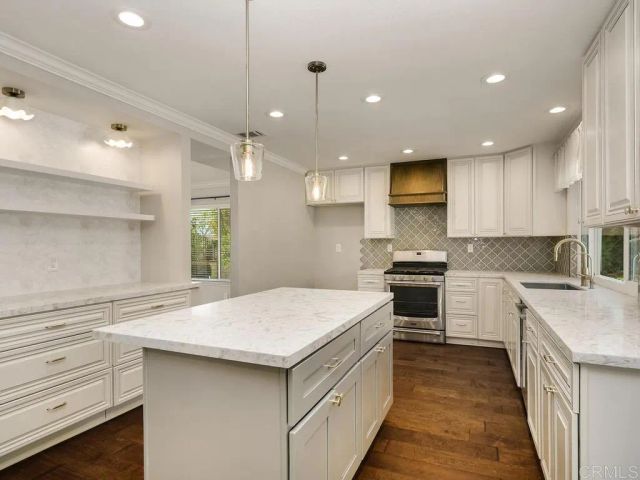 677 Garwood Court, Riverside, CA 92506