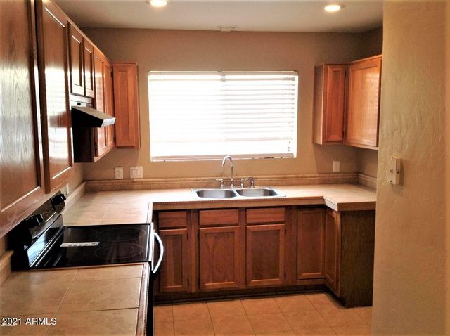 4224 W CALAVAR Road, Phoenix, AZ 85053