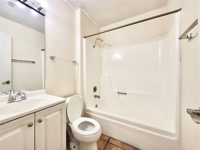 2400 Berkett DR A, Austin, TX 78745