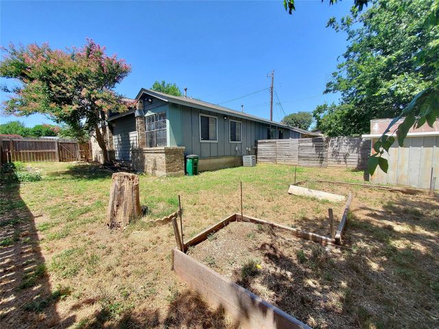 2400 Berkett DR A, Austin, TX 78745