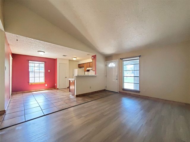 2400 Berkett DR A, Austin, TX 78745