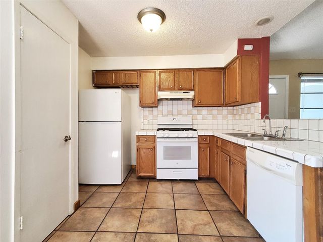 2400 Berkett DR A, Austin, TX 78745