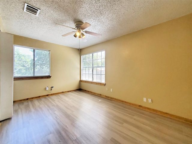 2400 Berkett DR A, Austin, TX 78745