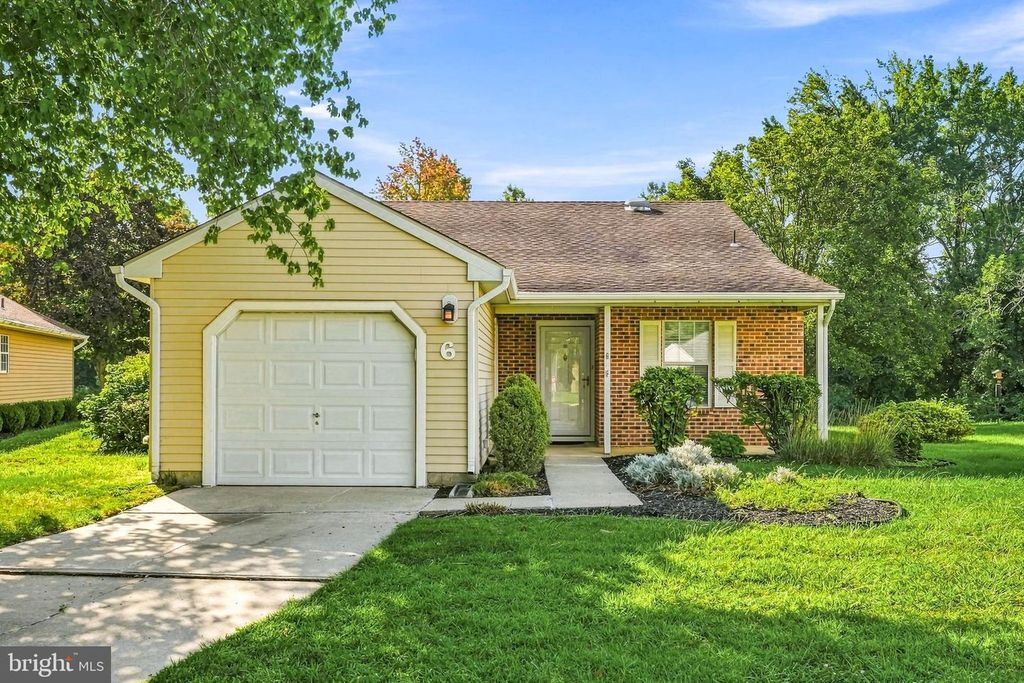 6 AVANDALE CT, MOUNT LAUREL, NJ 08054 — exterior