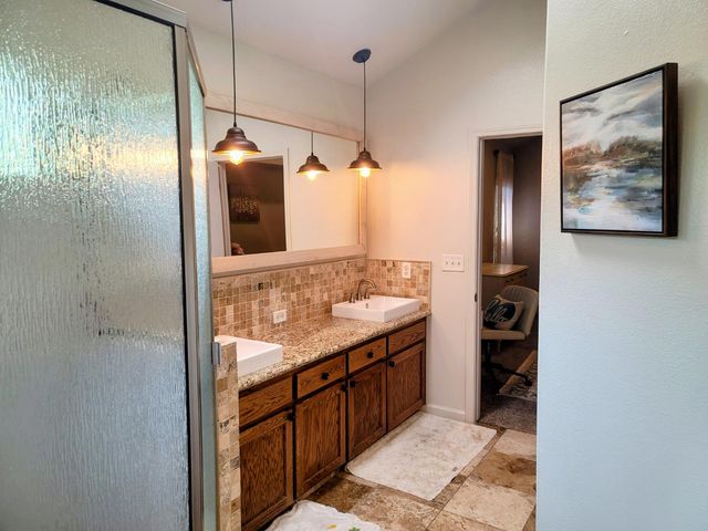 2827 E Shea, Fresno, CA 93720