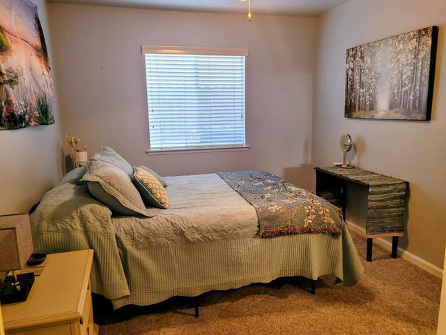 2827 E Shea, Fresno, CA 93720