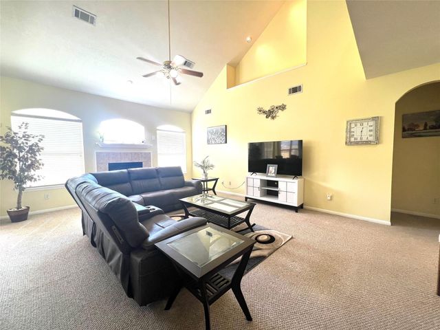 8210 Solara Bend, Houston, TX 77083