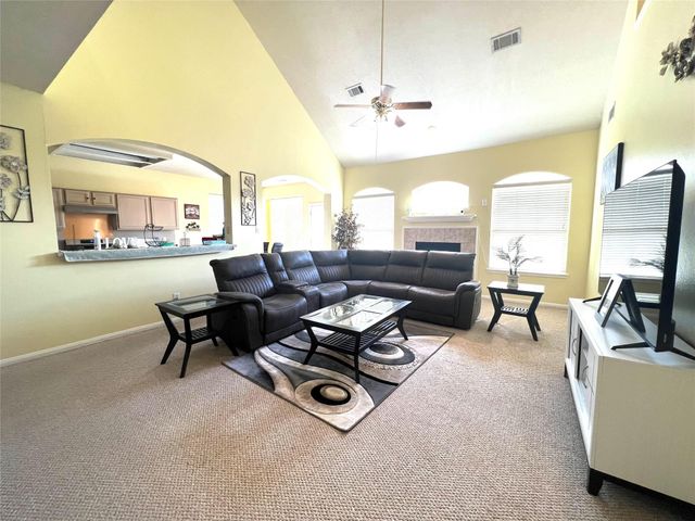 8210 Solara Bend, Houston, TX 77083