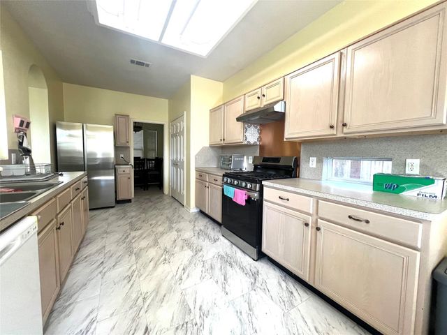 8210 Solara Bend, Houston, TX 77083