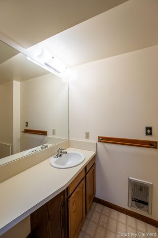 2565 Cherrywood Court SW, Wyoming, MI 49519