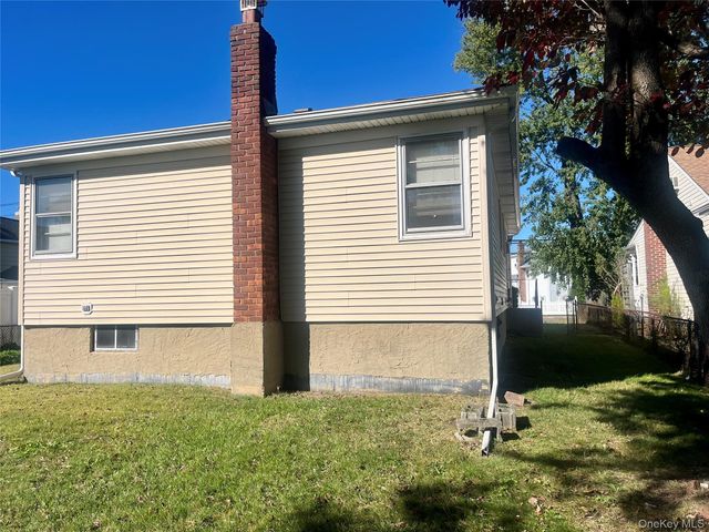 2449 S Seamans Neck Road, Seaford, NY 11783