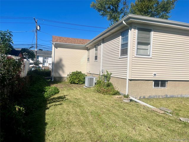 2449 S Seamans Neck Road, Seaford, NY 11783