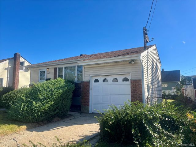 2449 S Seamans Neck Road, Seaford, NY 11783