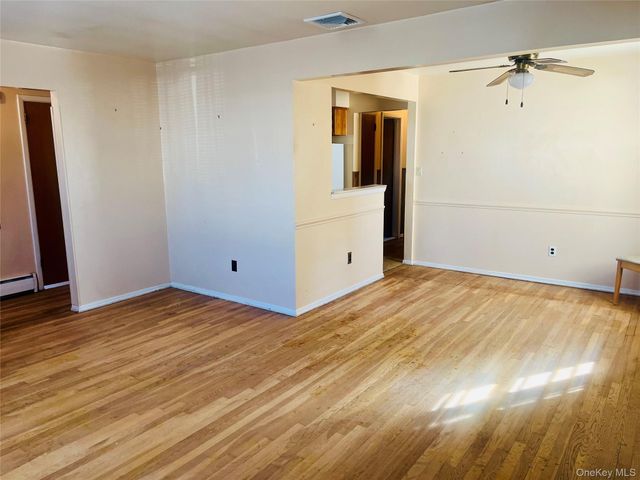 2449 S Seamans Neck Road, Seaford, NY 11783