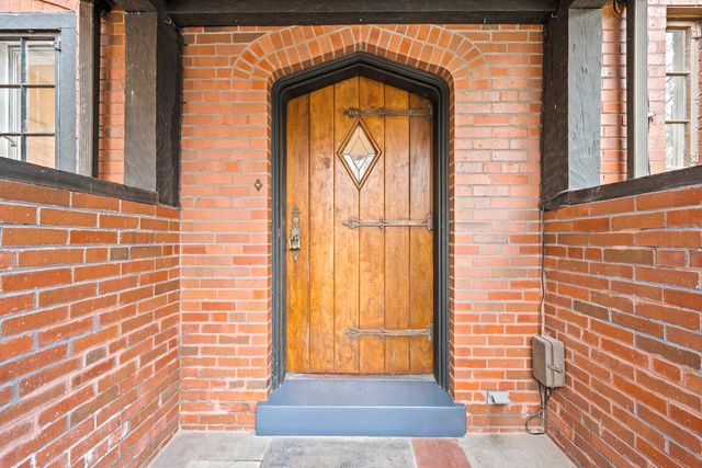 331 E Witchwood Lane, Lake Bluff, IL 60044