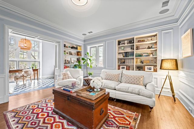 331 E Witchwood Lane, Lake Bluff, IL 60044