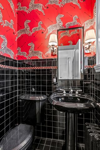 331 E Witchwood Lane, Lake Bluff, IL 60044