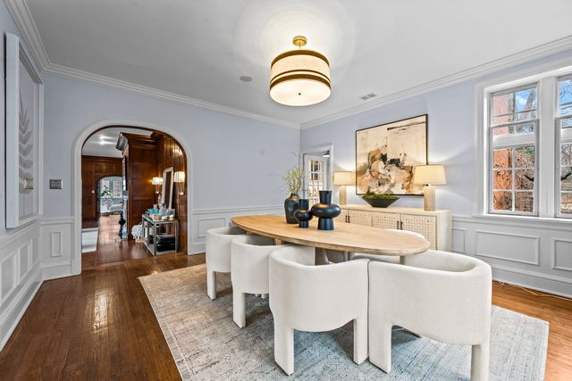 331 E Witchwood Lane, Lake Bluff, IL 60044