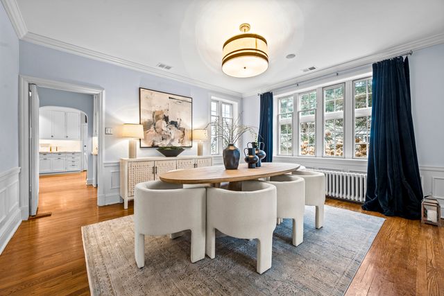 331 E Witchwood Lane, Lake Bluff, IL 60044