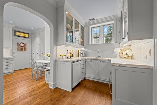 331 E Witchwood Lane, Lake Bluff, IL 60044