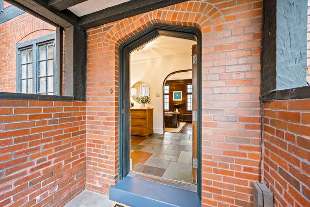 331 E Witchwood Lane, Lake Bluff, IL 60044