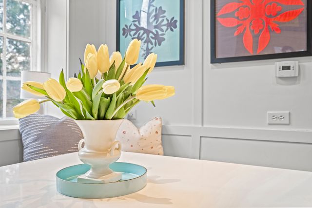 331 E Witchwood Lane, Lake Bluff, IL 60044