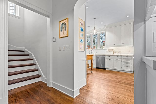 331 E Witchwood Lane, Lake Bluff, IL 60044