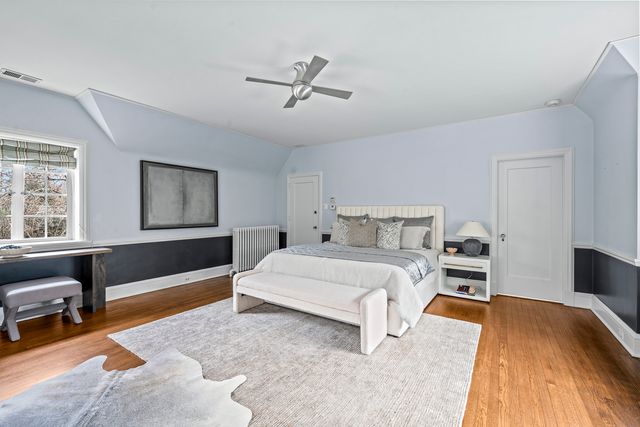 331 E Witchwood Lane, Lake Bluff, IL 60044